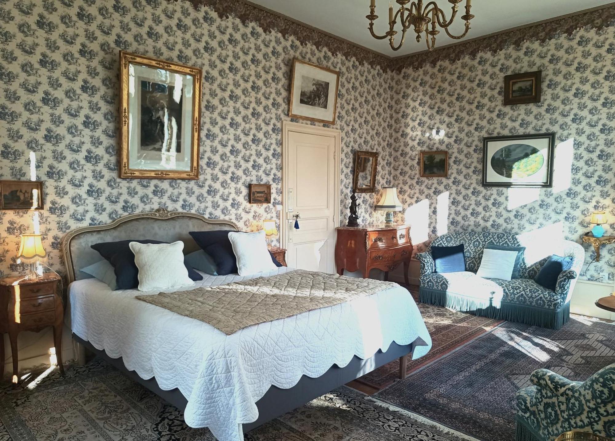 Chateau De La Vernede, La Grande Vernede Saint-Remy-de-Chargnat Екстер'єр фото