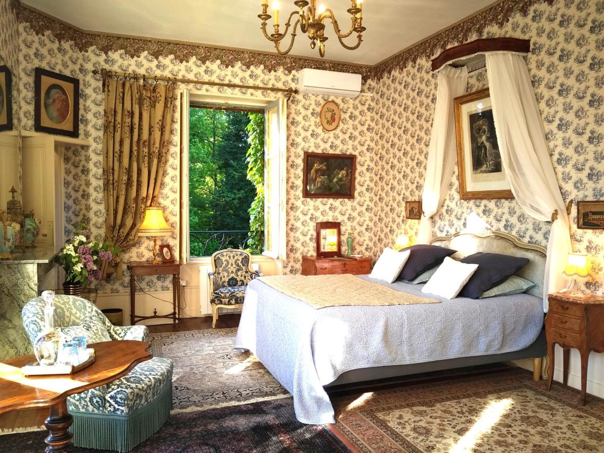 Chateau De La Vernede, La Grande Vernede Saint-Remy-de-Chargnat Екстер'єр фото