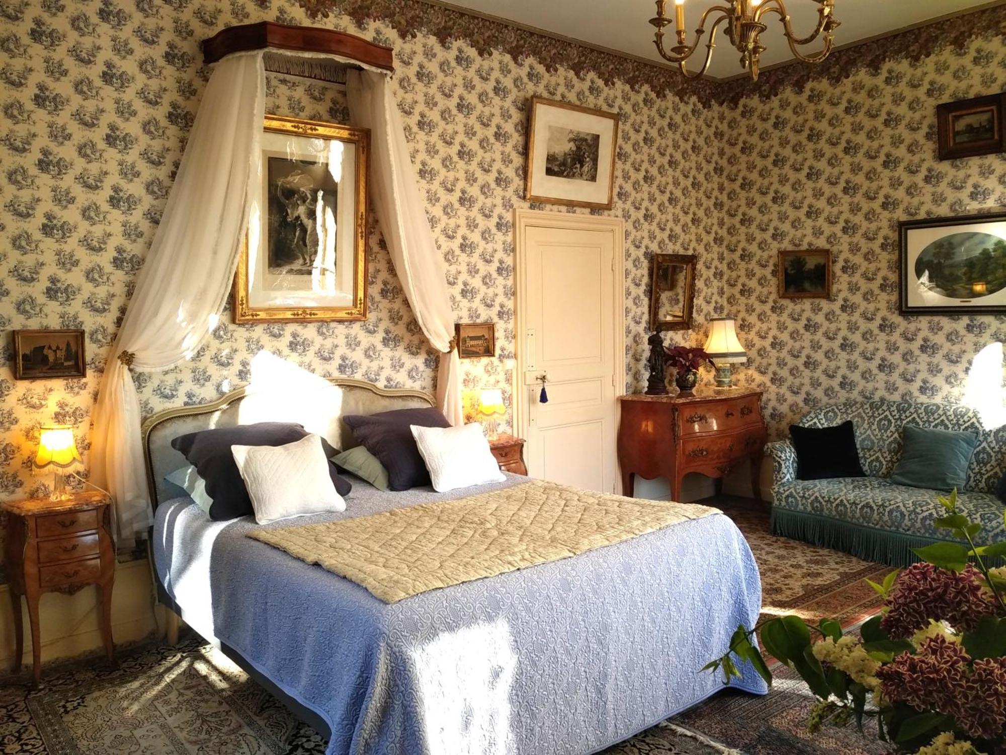Chateau De La Vernede, La Grande Vernede Saint-Remy-de-Chargnat Екстер'єр фото